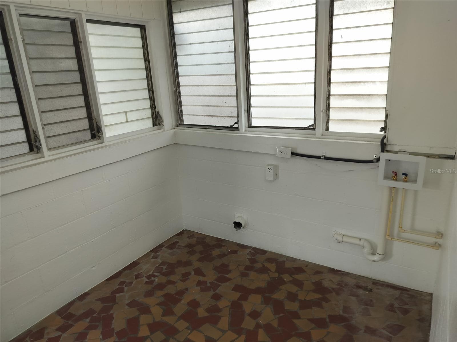 2135 ELIZABETH STREET — photo 15 of 18