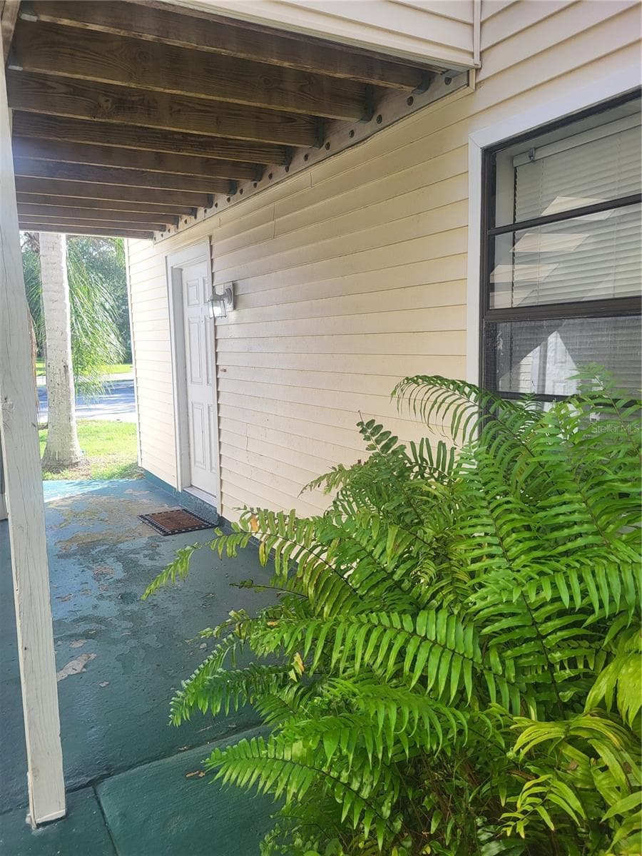 140 HUNTER LAKE DRIVE — photo 4 of 38