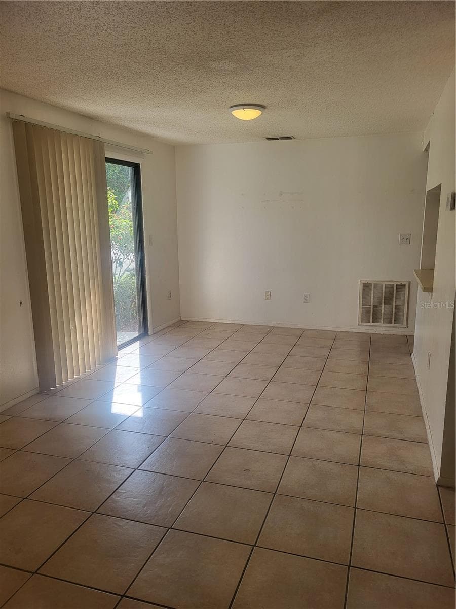 140 HUNTER LAKE DRIVE — photo 12 of 38