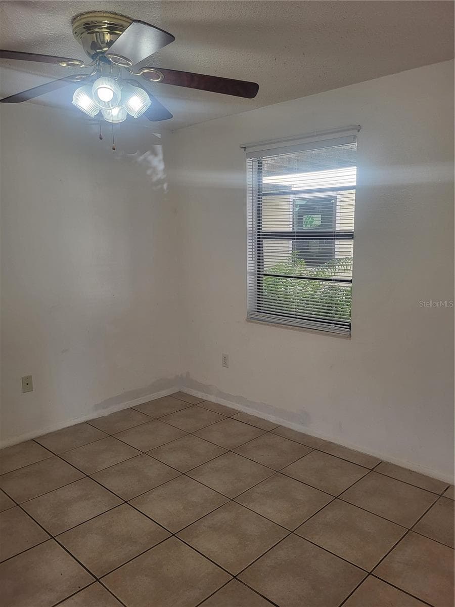 140 HUNTER LAKE DRIVE — photo 15 of 38
