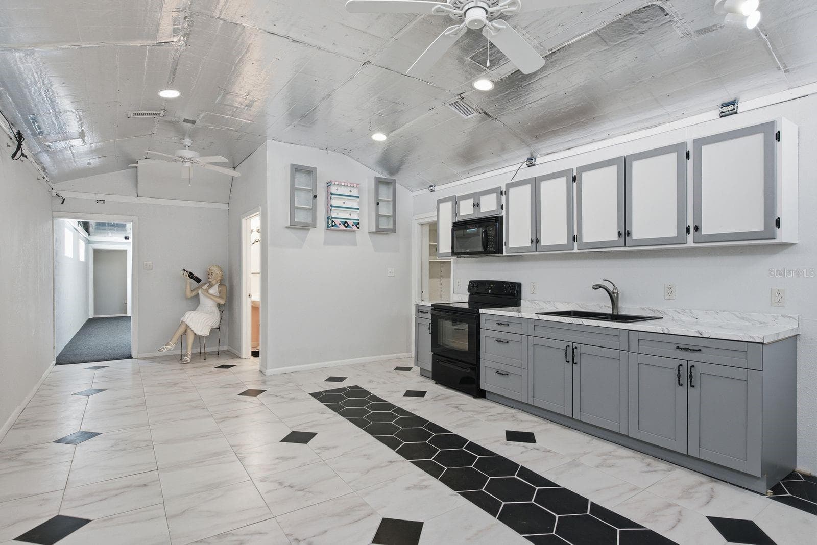 6309 WERNER AVENUE — photo 33 of 71