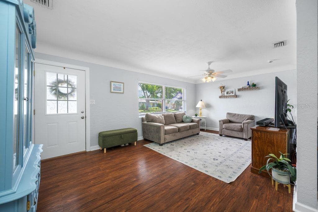 6752 31ST TERRACE — photo 3 of 39