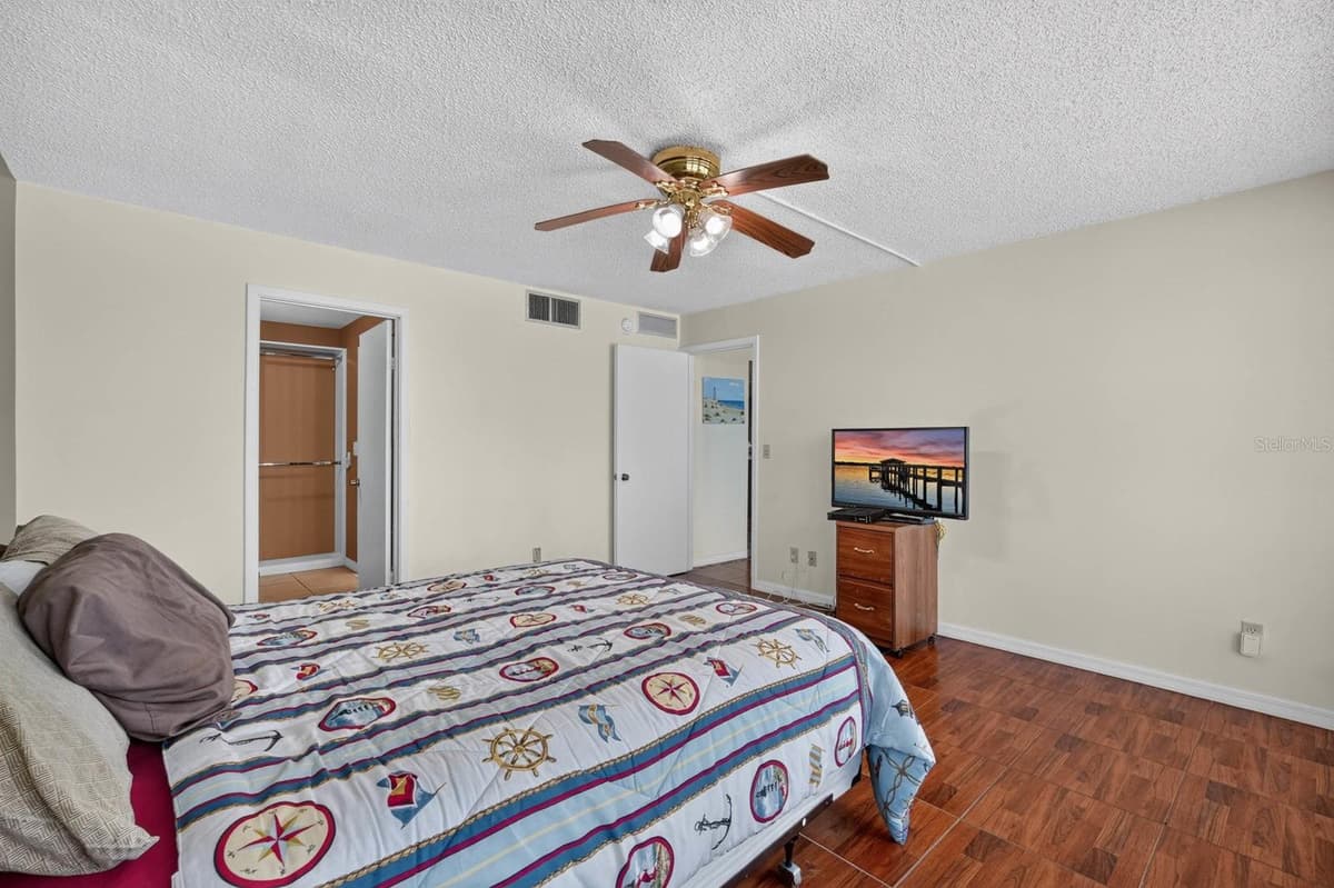 4745 ATLANTIC AVENUE — photo 21 of 50