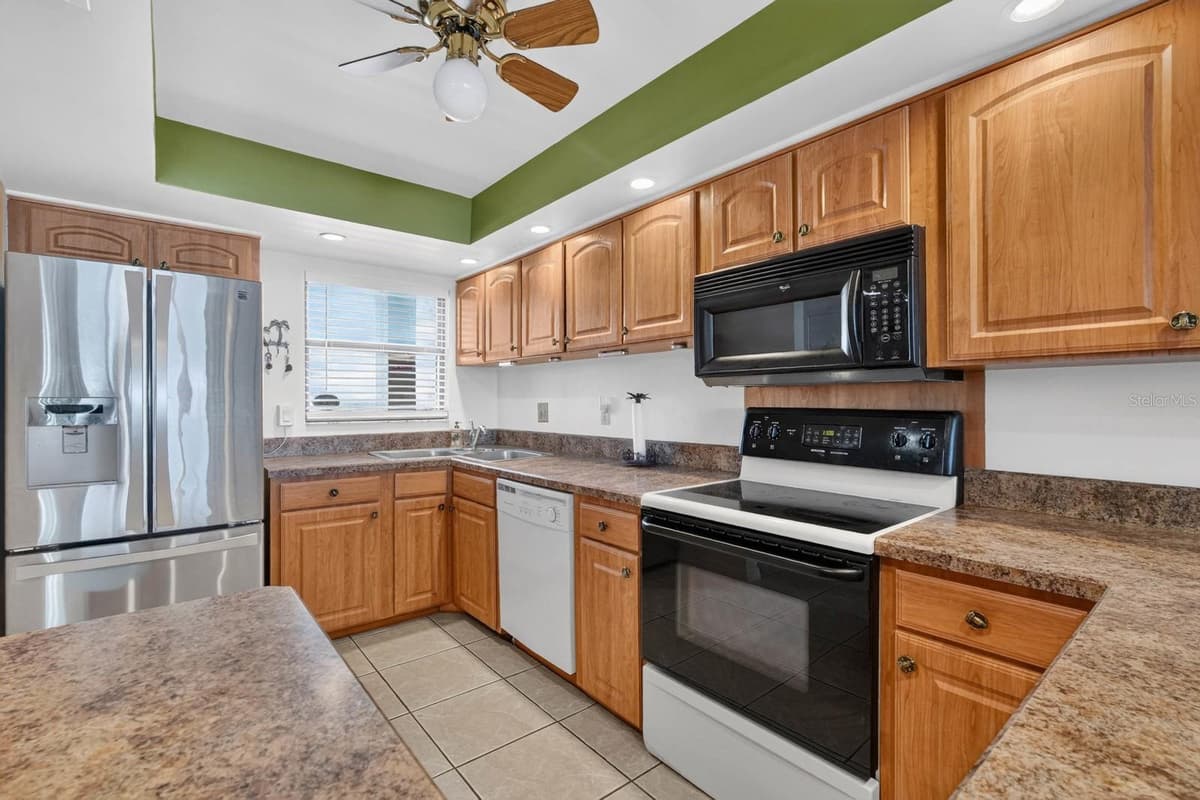 4745 ATLANTIC AVENUE — photo 11 of 50