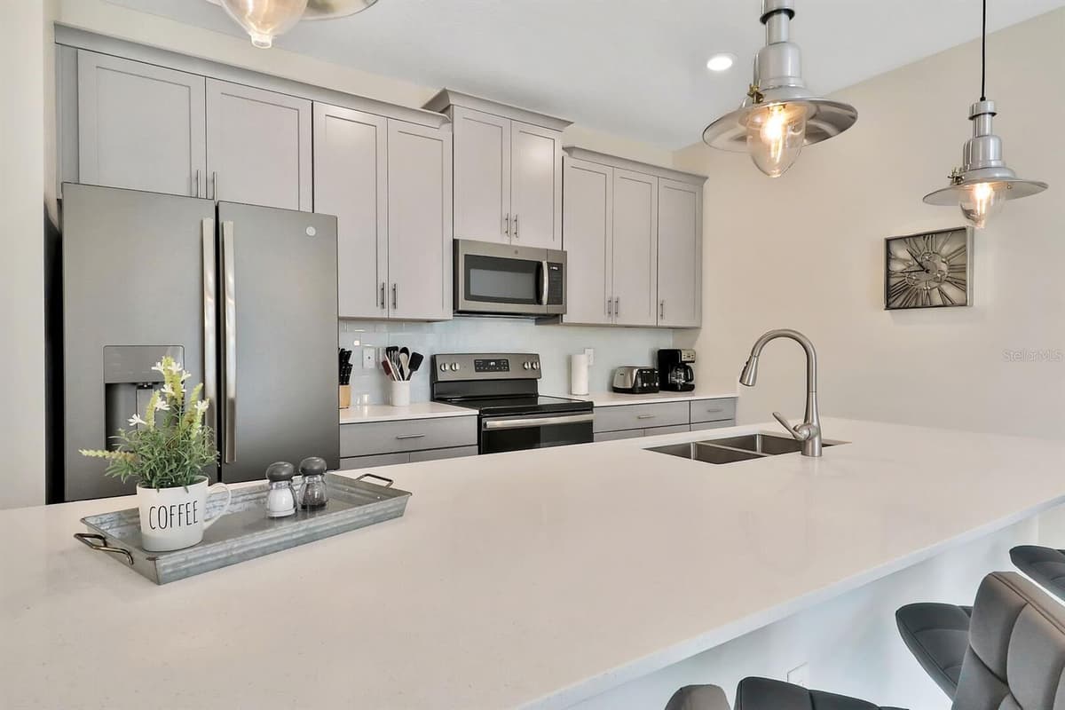 392 OCEAN COURSE AVENUE — photo 10 of 23