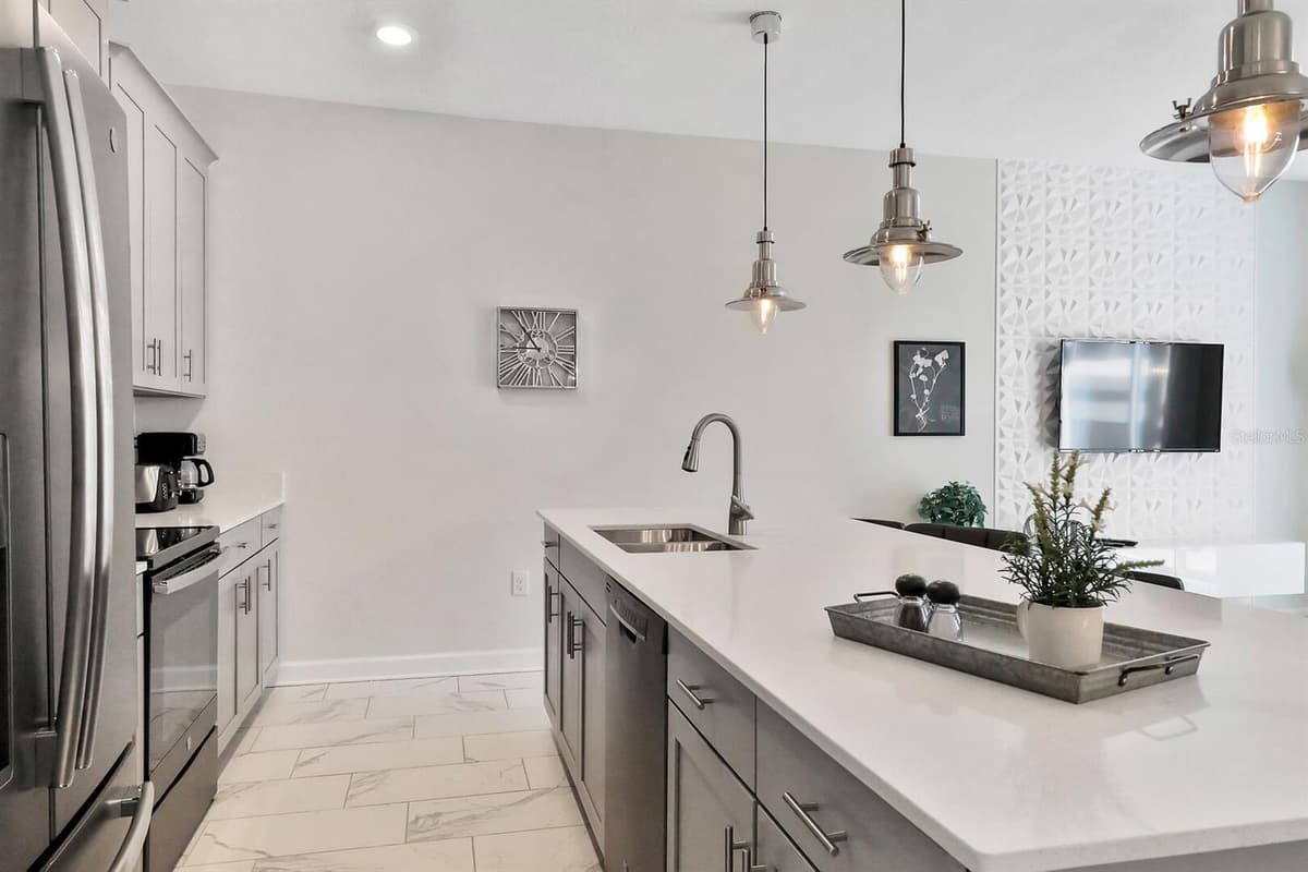 392 OCEAN COURSE AVENUE — photo 11 of 23