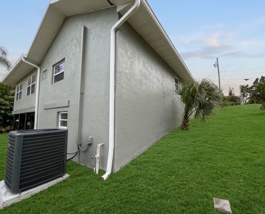 907 VALENTINA DRIVE — photo 4 of 43