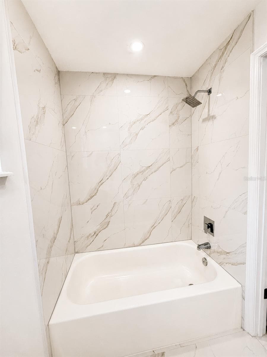 907 VALENTINA DRIVE — photo 41 of 43