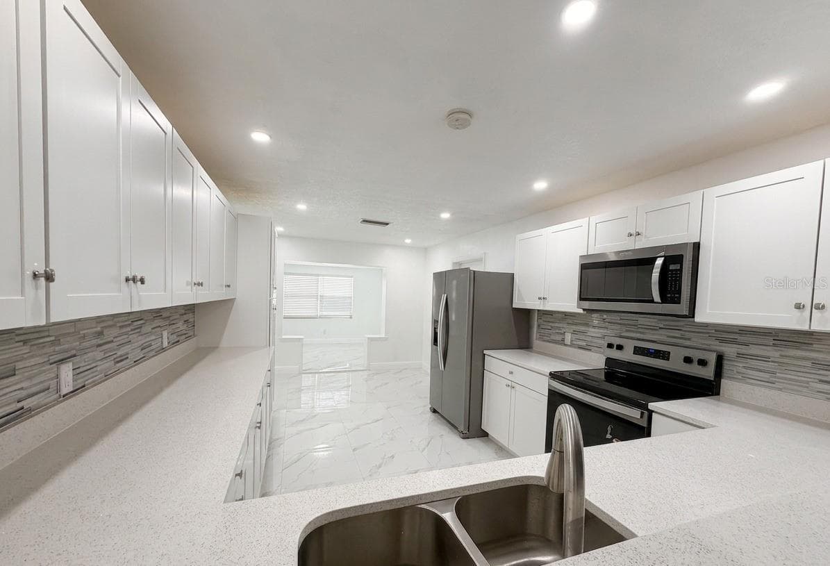 907 VALENTINA DRIVE — photo 15 of 43