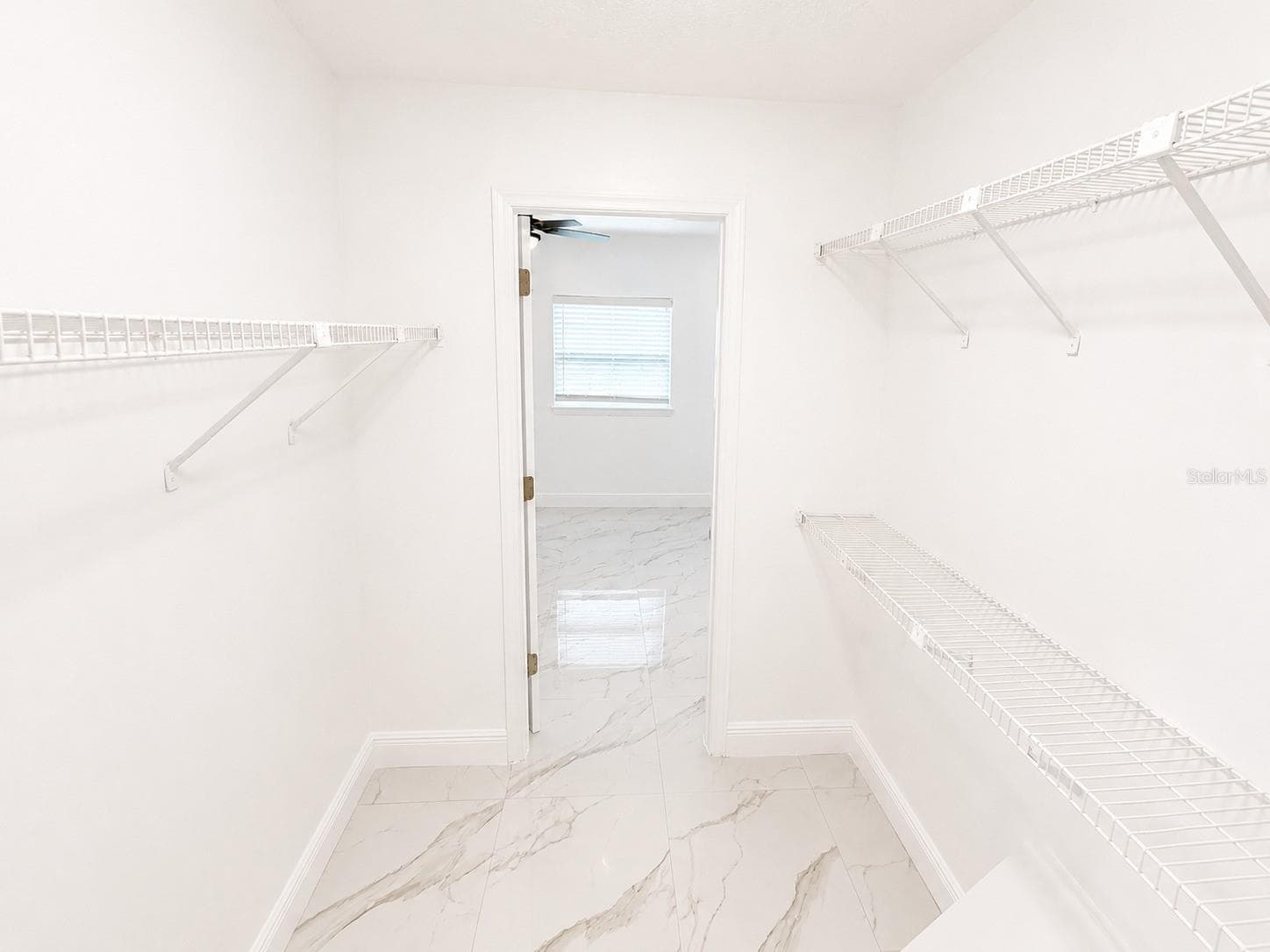 907 VALENTINA DRIVE — photo 34 of 43