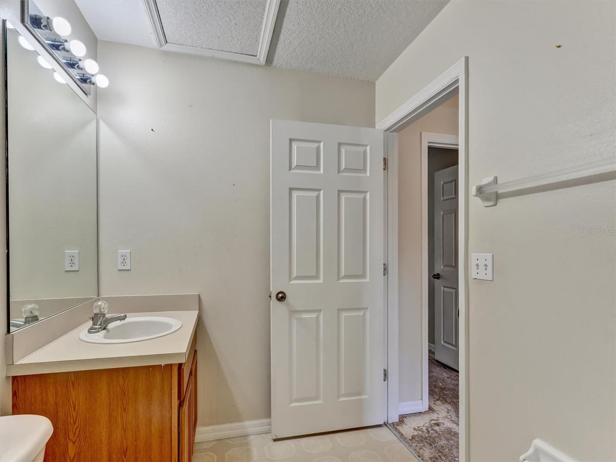 8407 BLUE LAGOON DRIVE — photo 25 of 28