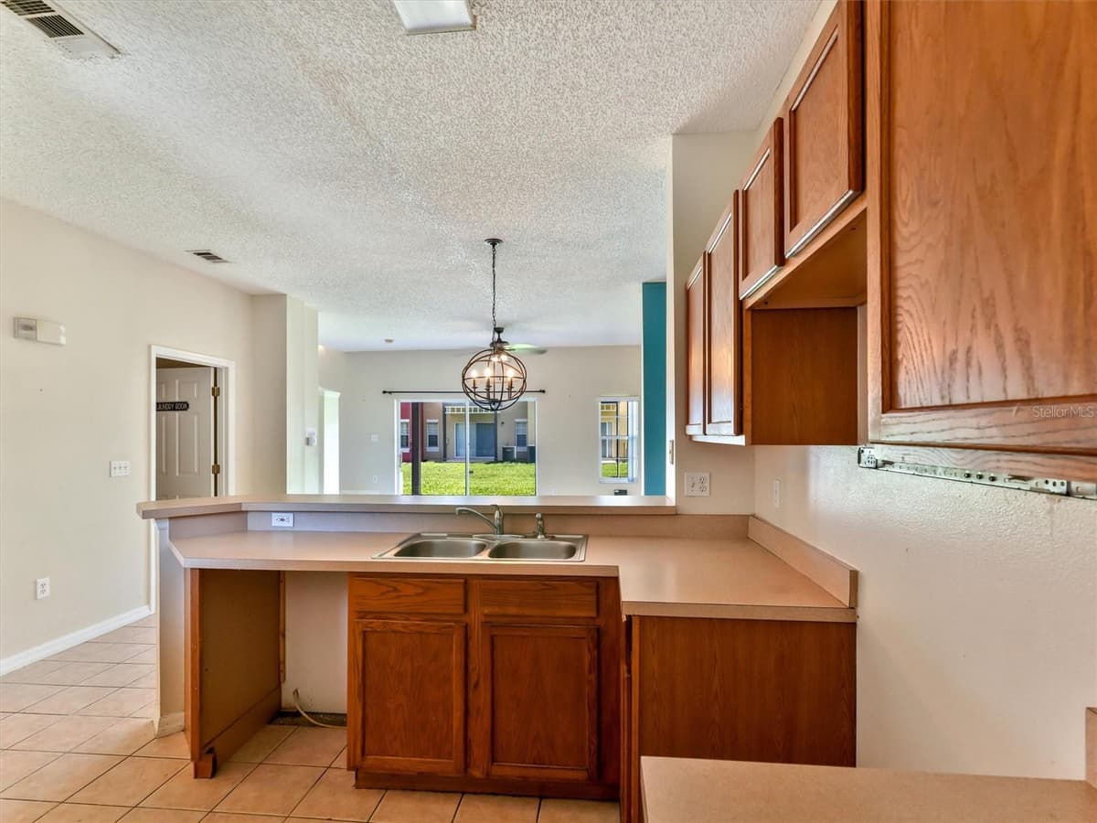 8407 BLUE LAGOON DRIVE — photo 4 of 28