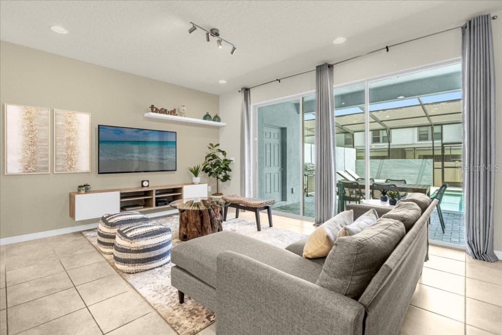 2413 DUBAI ST — photo 7 of 39