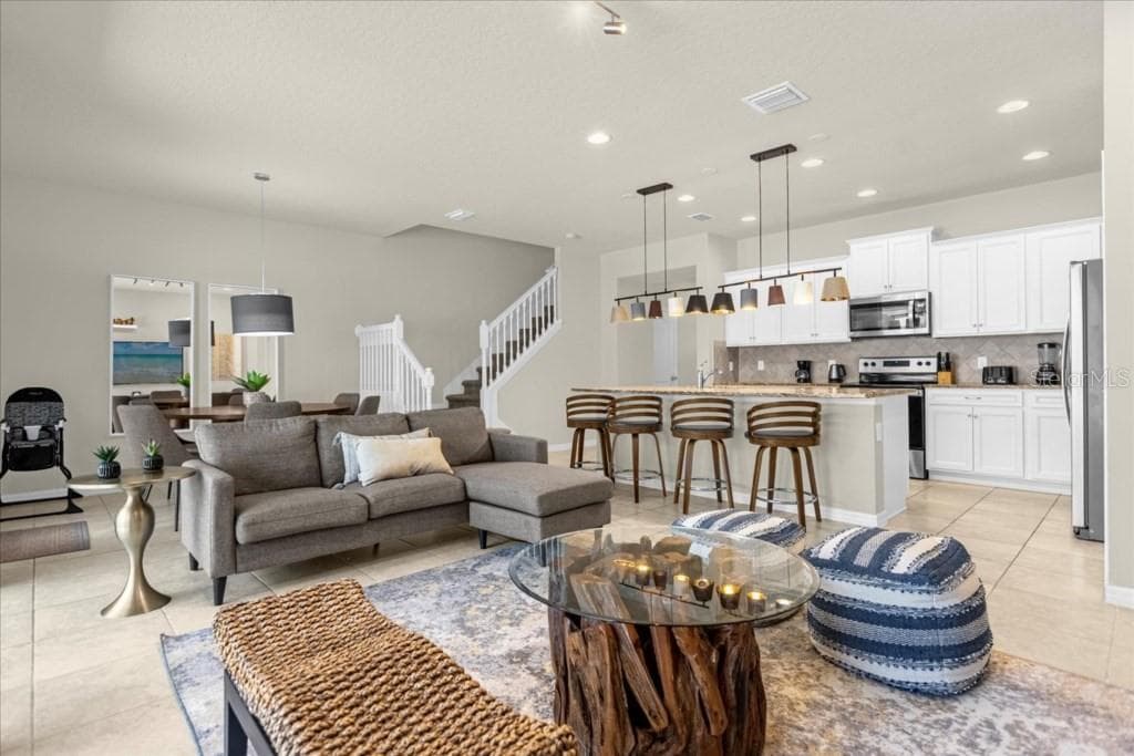 2413 DUBAI ST — photo 5 of 39