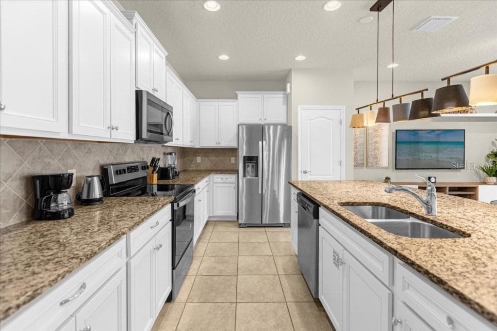 2413 DUBAI ST — photo 4 of 39