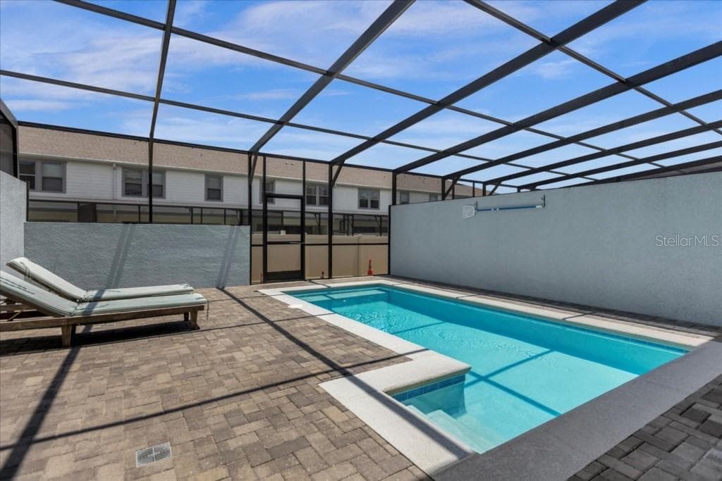2413 DUBAI ST — photo 30 of 39