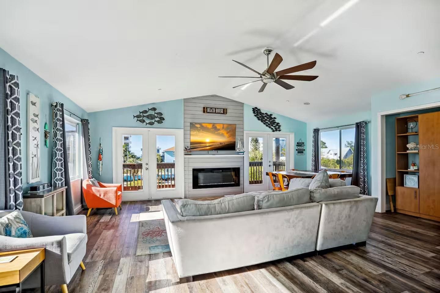 12201 GULF BOULEVARD — photo 7 of 57