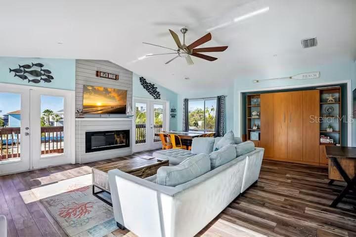 12201 GULF BOULEVARD — photo 6 of 57
