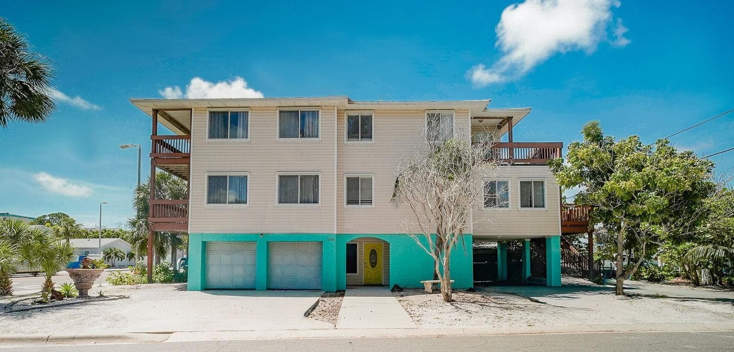 12201 GULF BOULEVARD — photo 54 of 57