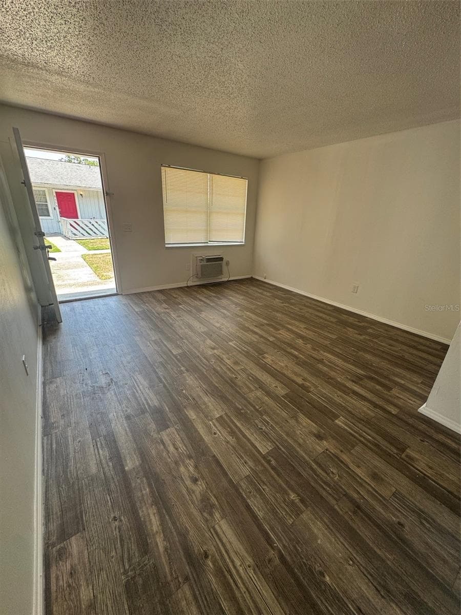 8560 CHANNELVIEW CIRCLE — photo 3 of 6