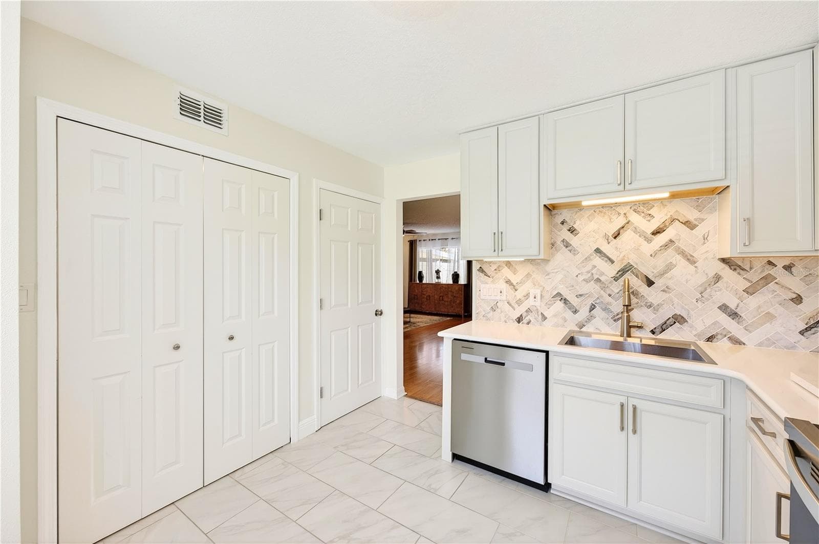 2218 MCMAHON COURT — photo 10 of 42