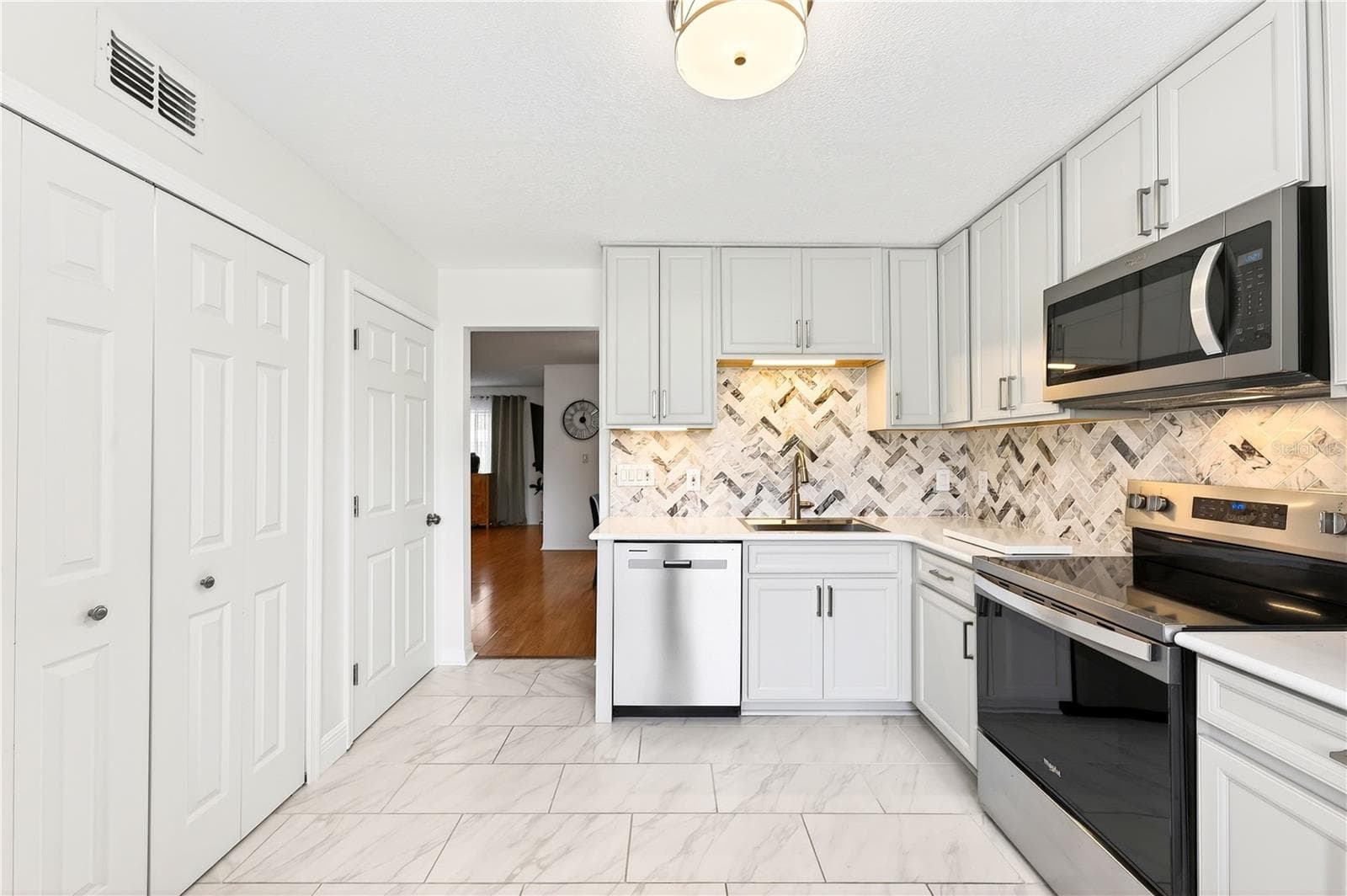 2218 MCMAHON COURT — photo 12 of 42