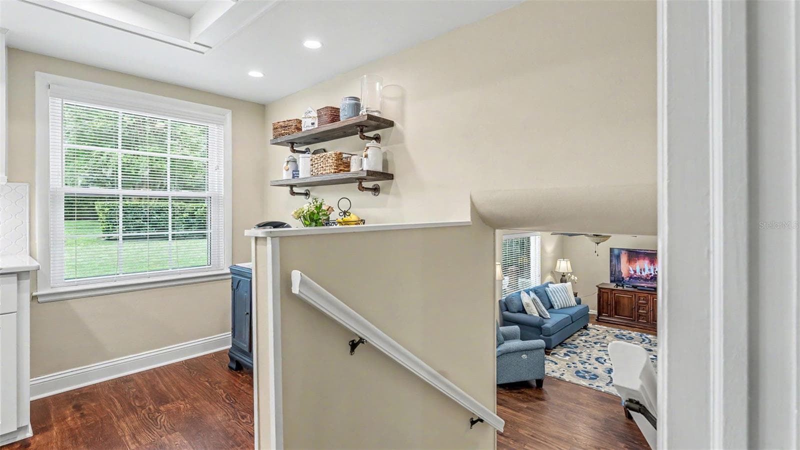 715 LAUREL LANE — photo 15 of 59
