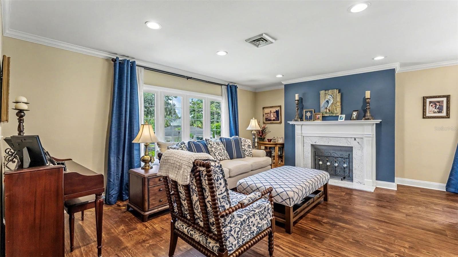 715 LAUREL LANE — photo 8 of 59