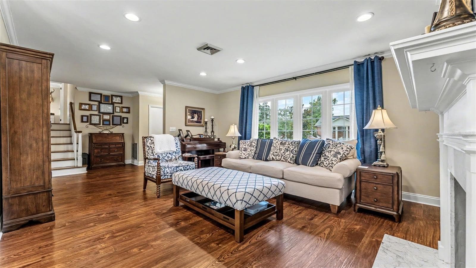 715 LAUREL LANE — photo 3 of 59