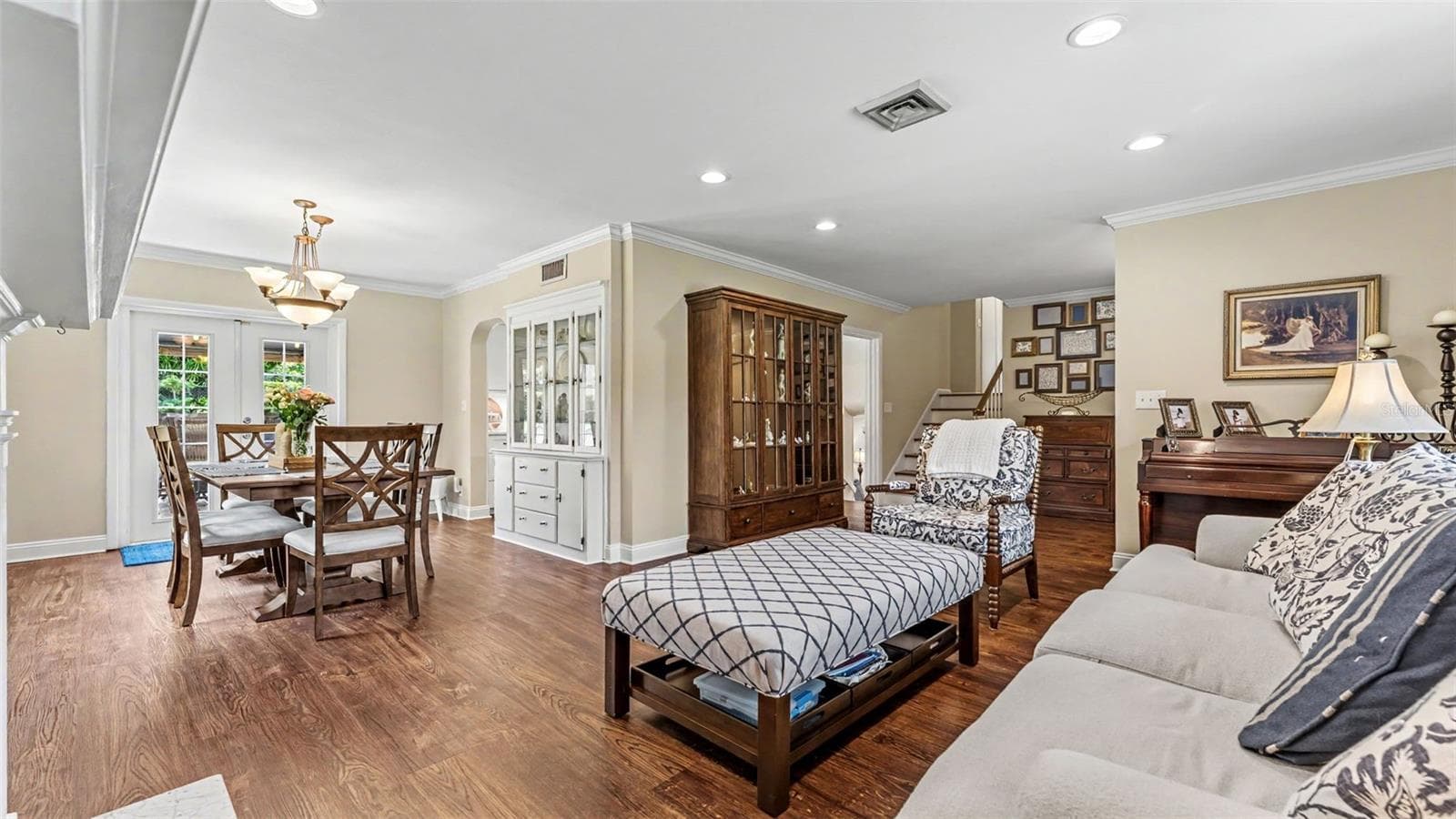 715 LAUREL LANE — photo 6 of 59
