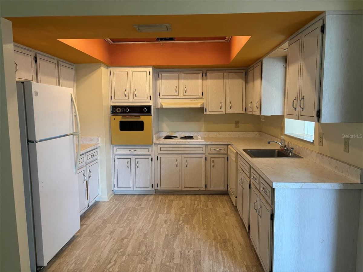 808 SPRUCE STREET — photo 3 of 17