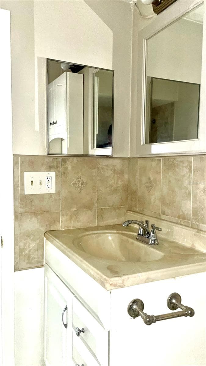 4211 SHELDON PLACE — photo 10 of 25