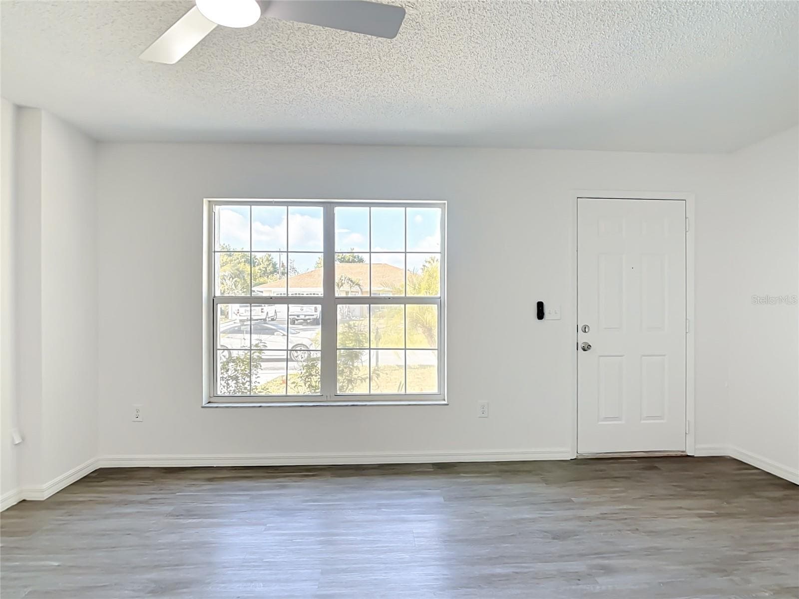 11256 CHALET AVENUE — photo 8 of 40