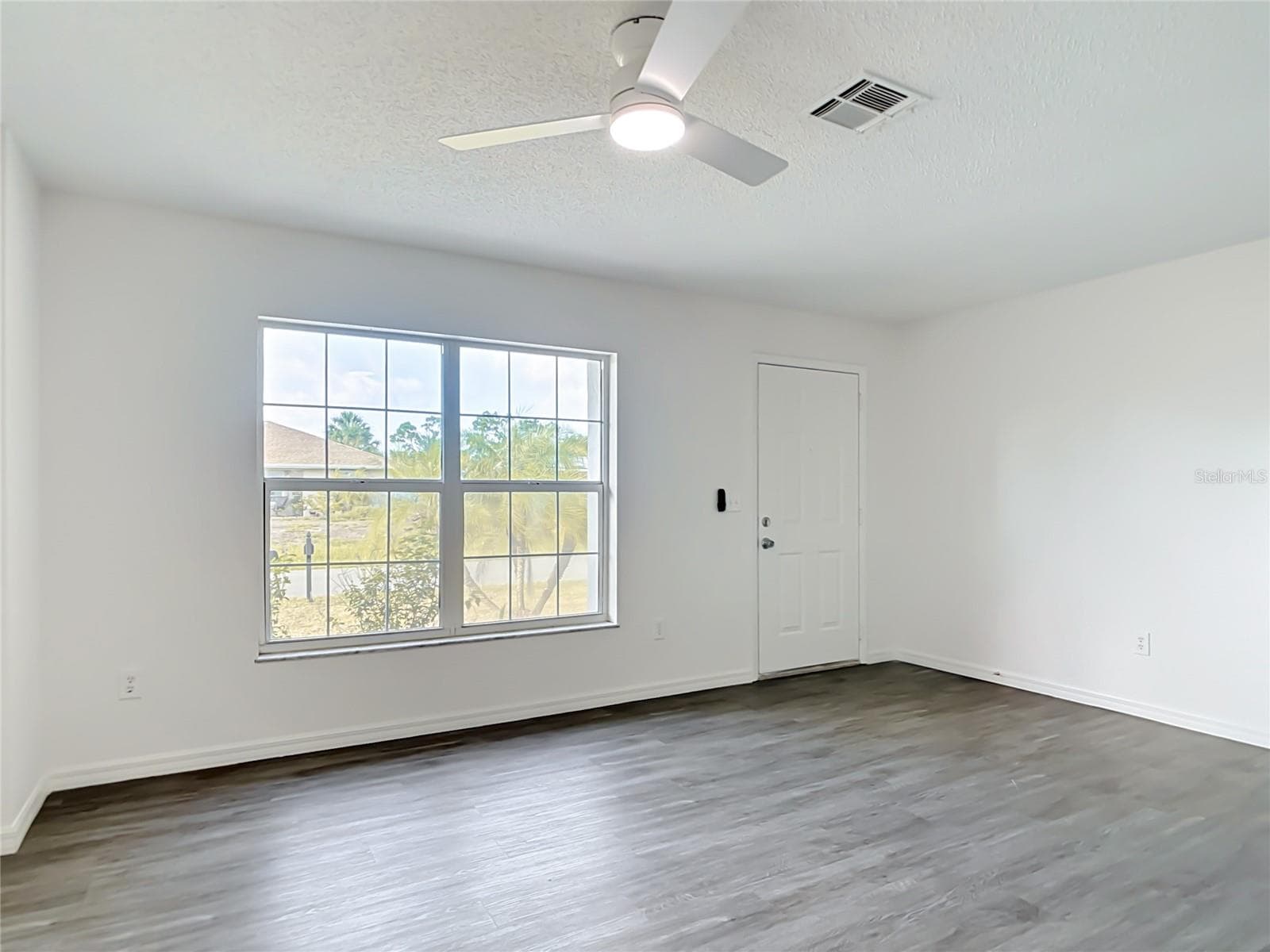 11256 CHALET AVENUE — photo 7 of 40