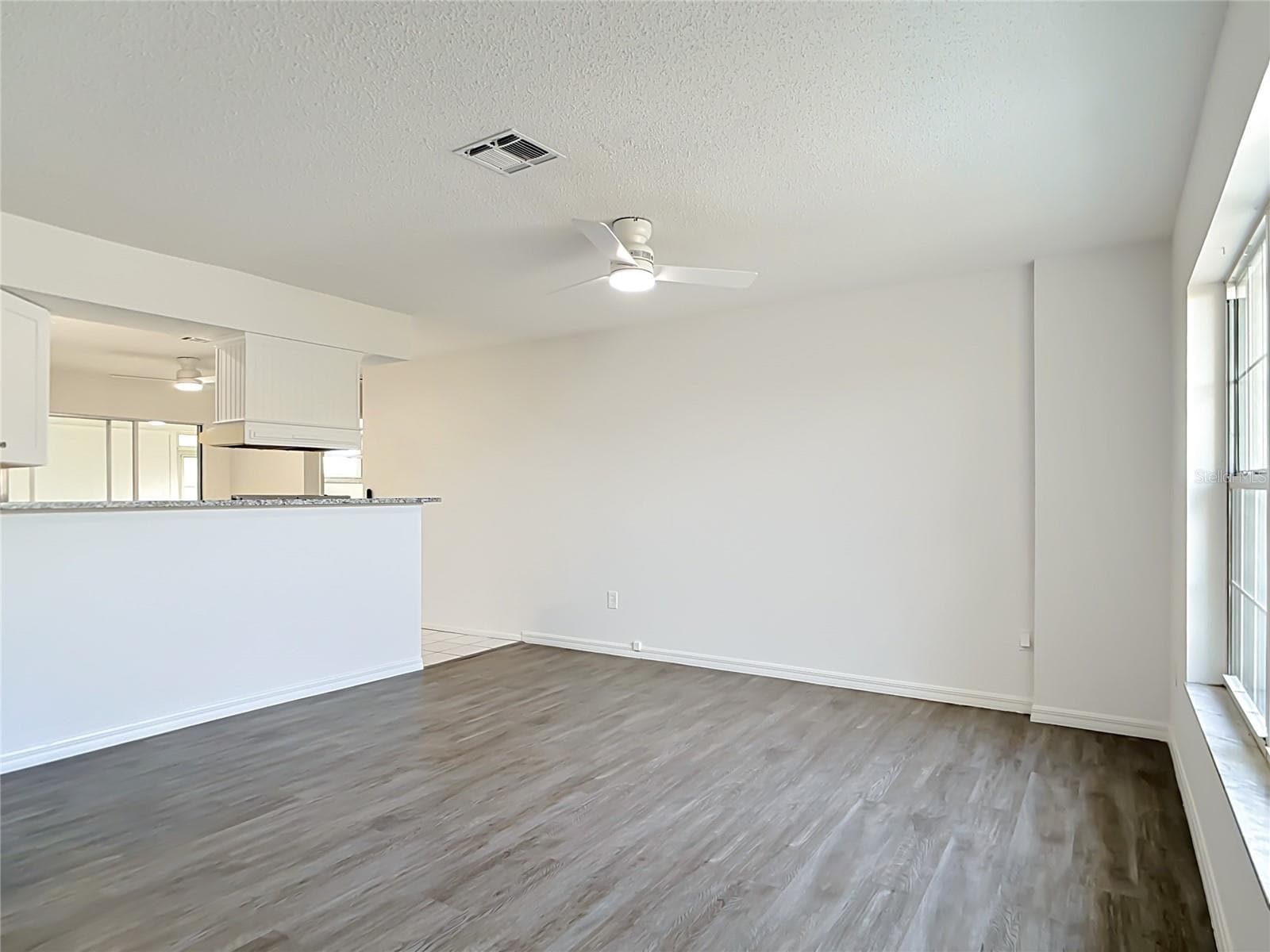 11256 CHALET AVENUE — photo 6 of 40
