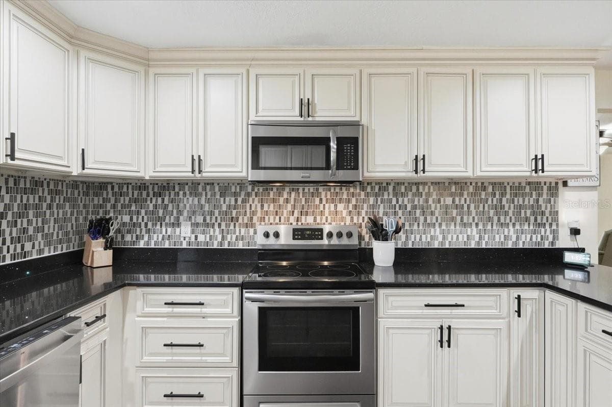 4520 ORANGEWOOD LOOP — photo 15 of 55