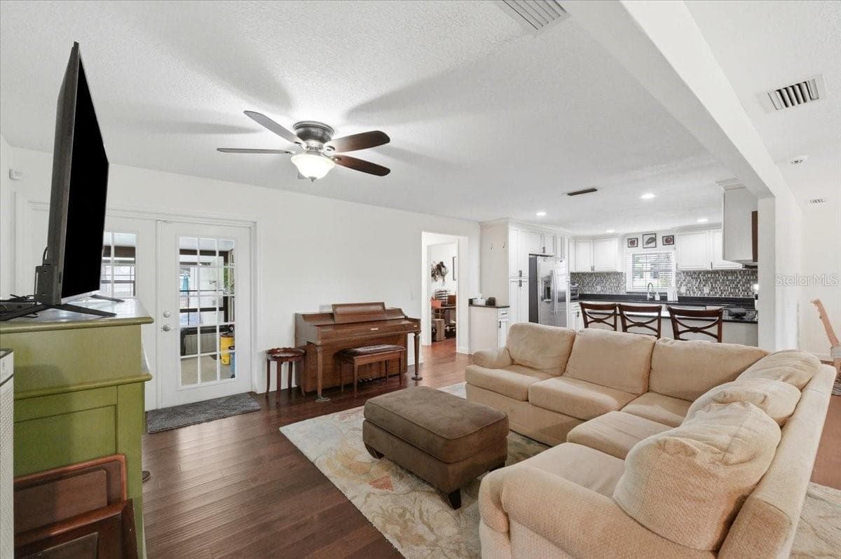 4520 ORANGEWOOD LOOP — photo 11 of 55