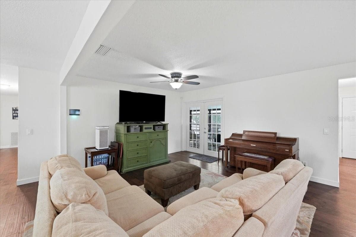 4520 ORANGEWOOD LOOP — photo 12 of 55