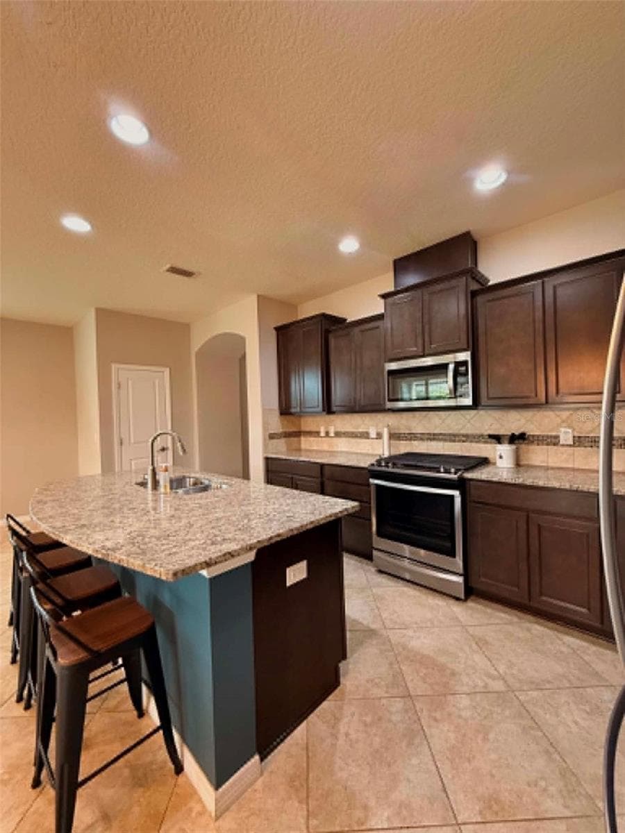 5703 VILLAGE CENTER DRIVE — photo 5 of 34