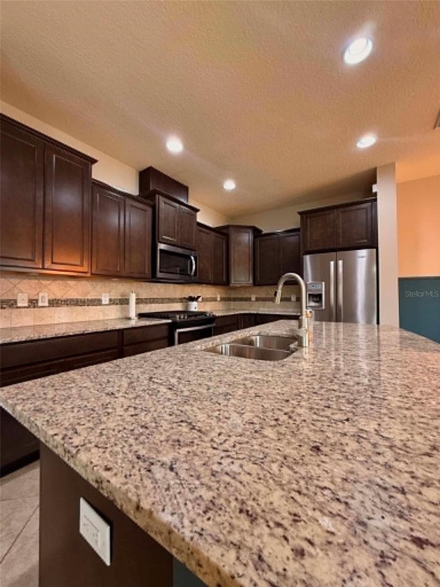 5703 VILLAGE CENTER DRIVE — photo 6 of 34