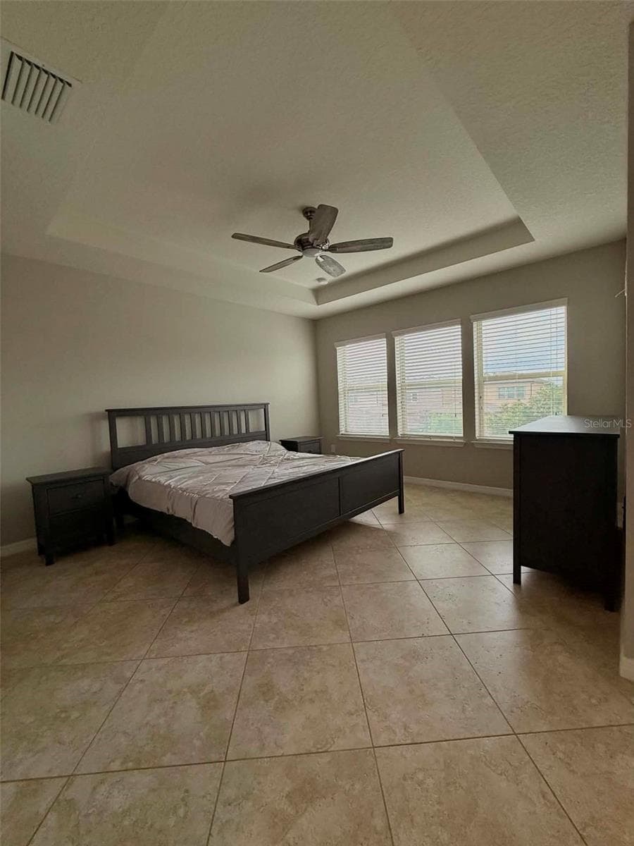 5703 VILLAGE CENTER DRIVE — photo 18 of 34