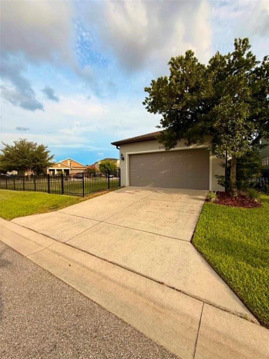 5703 VILLAGE CENTER DRIVE — photo 30 of 34