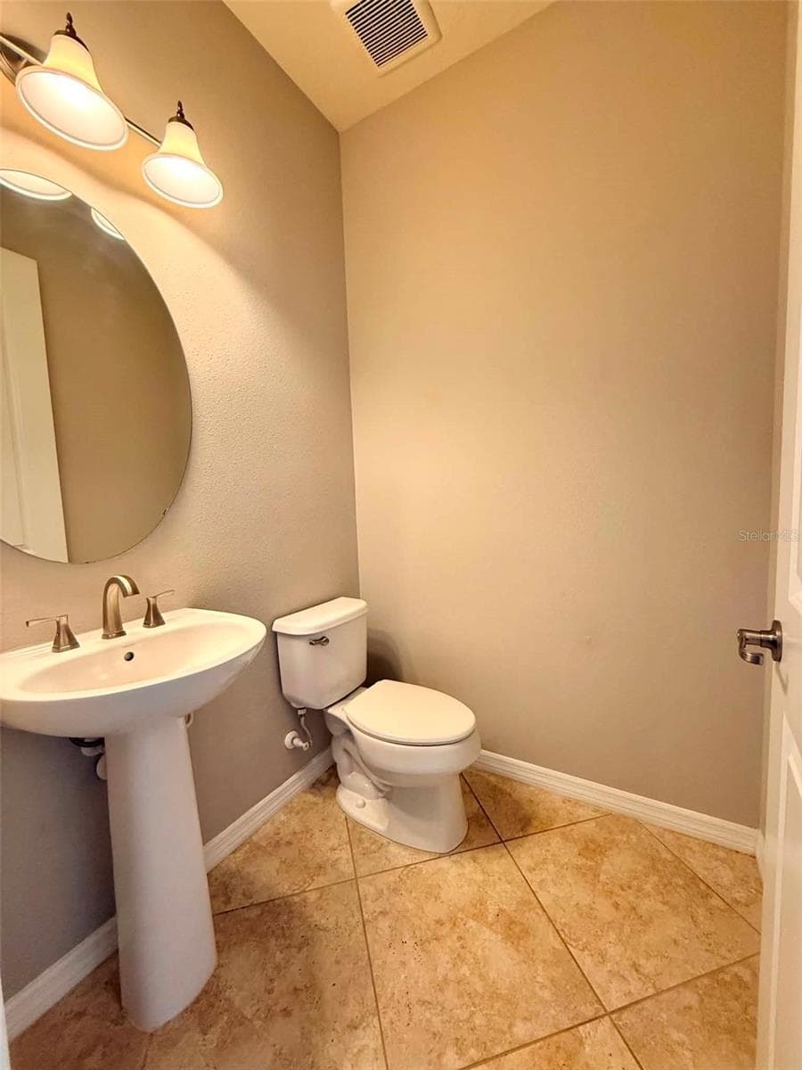 5703 VILLAGE CENTER DRIVE — photo 15 of 34