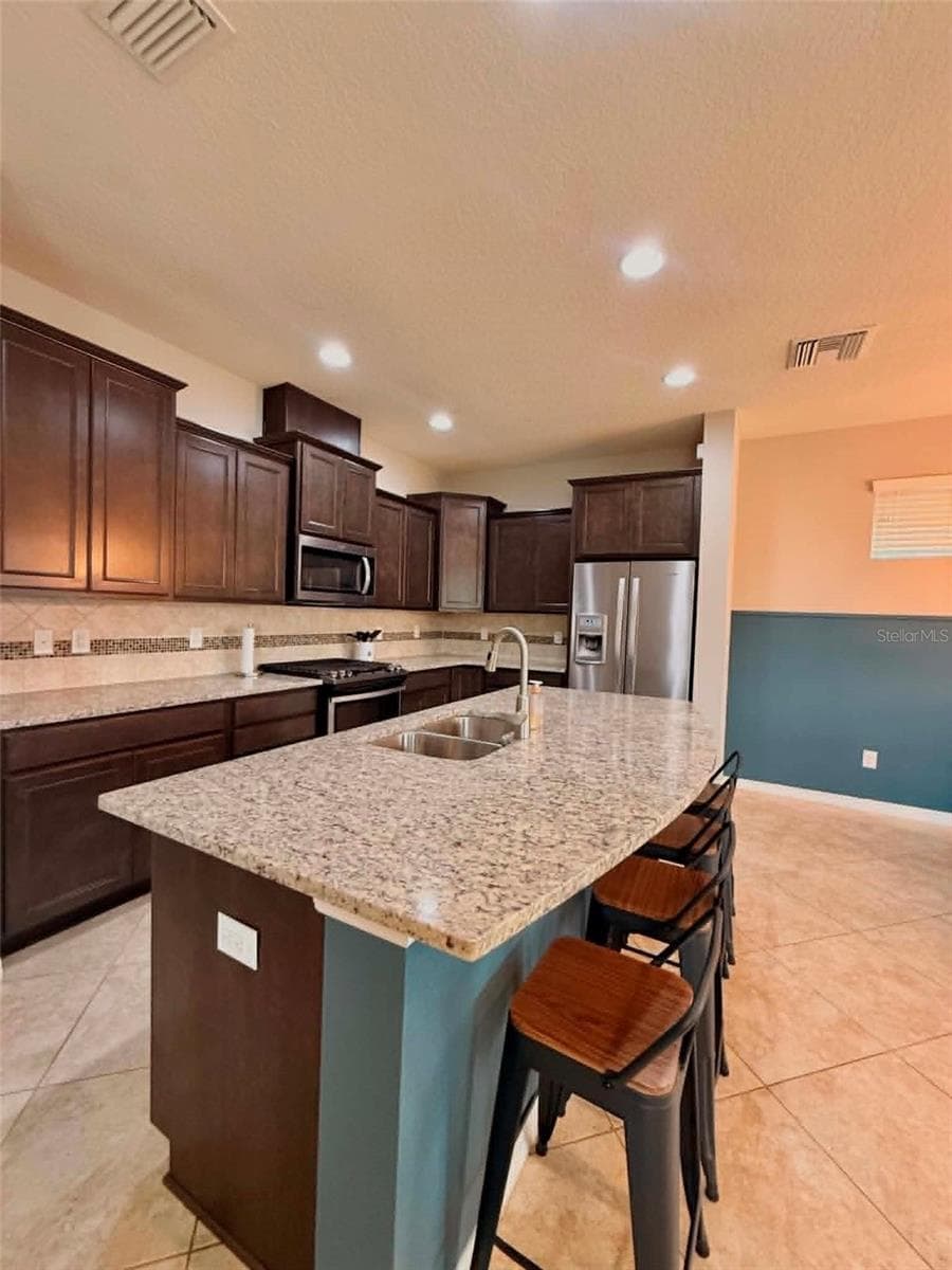 5703 VILLAGE CENTER DRIVE — photo 7 of 34