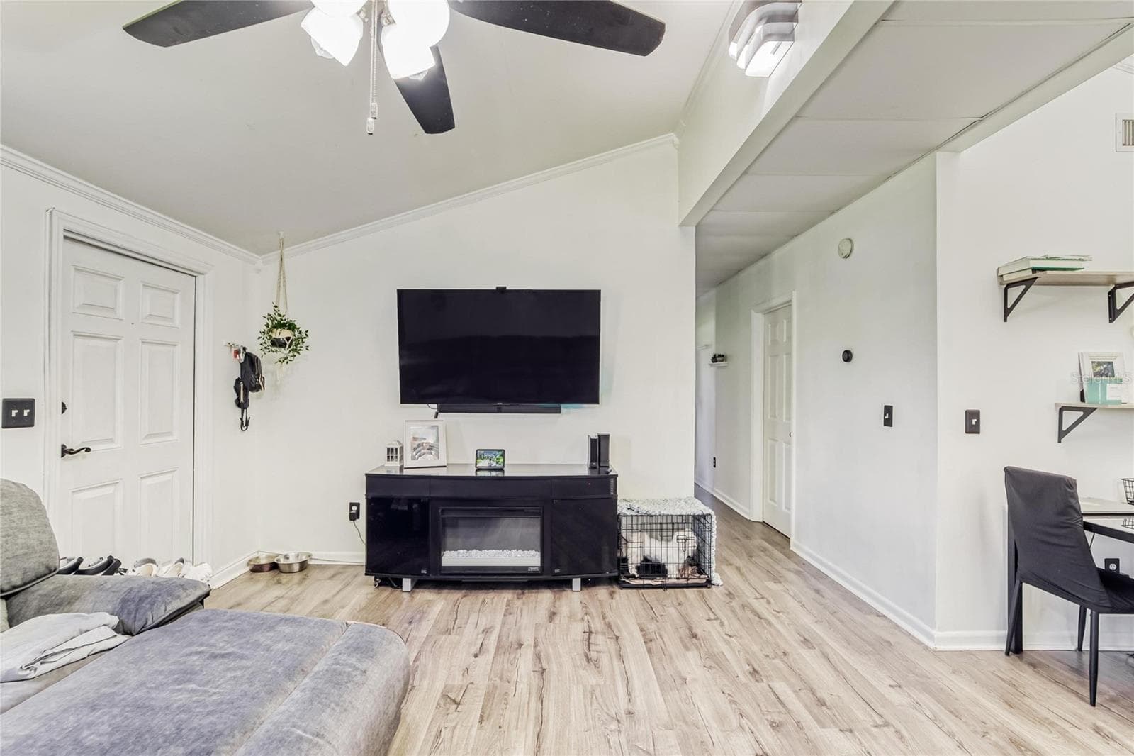 803 FLORENCE AVENUE — photo 17 of 50