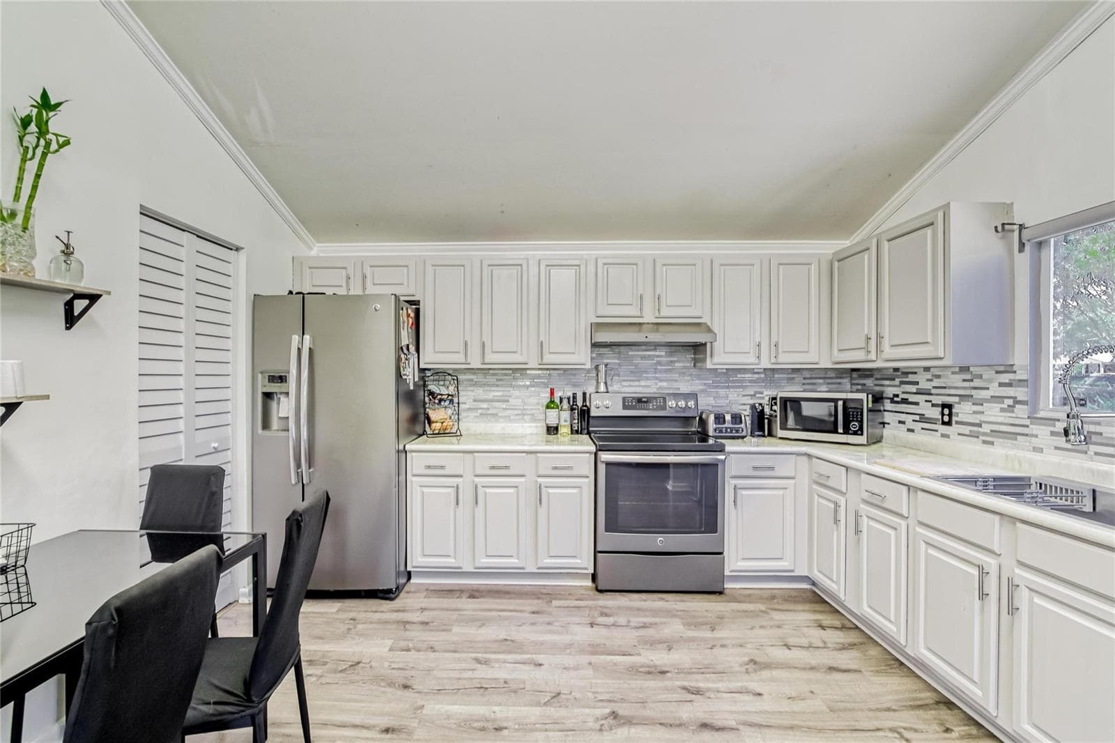 803 FLORENCE AVENUE — photo 19 of 50
