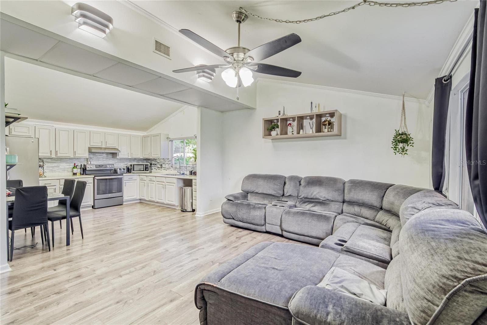 803 FLORENCE AVENUE — photo 15 of 50