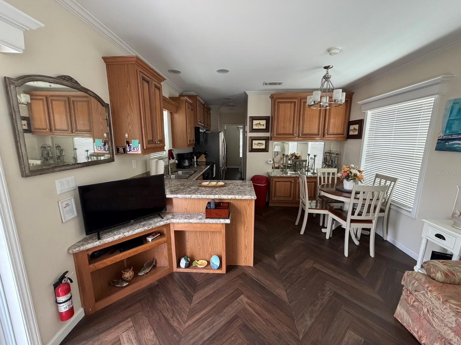 2414 LIMEWOOD AVENUE — photo 4 of 15