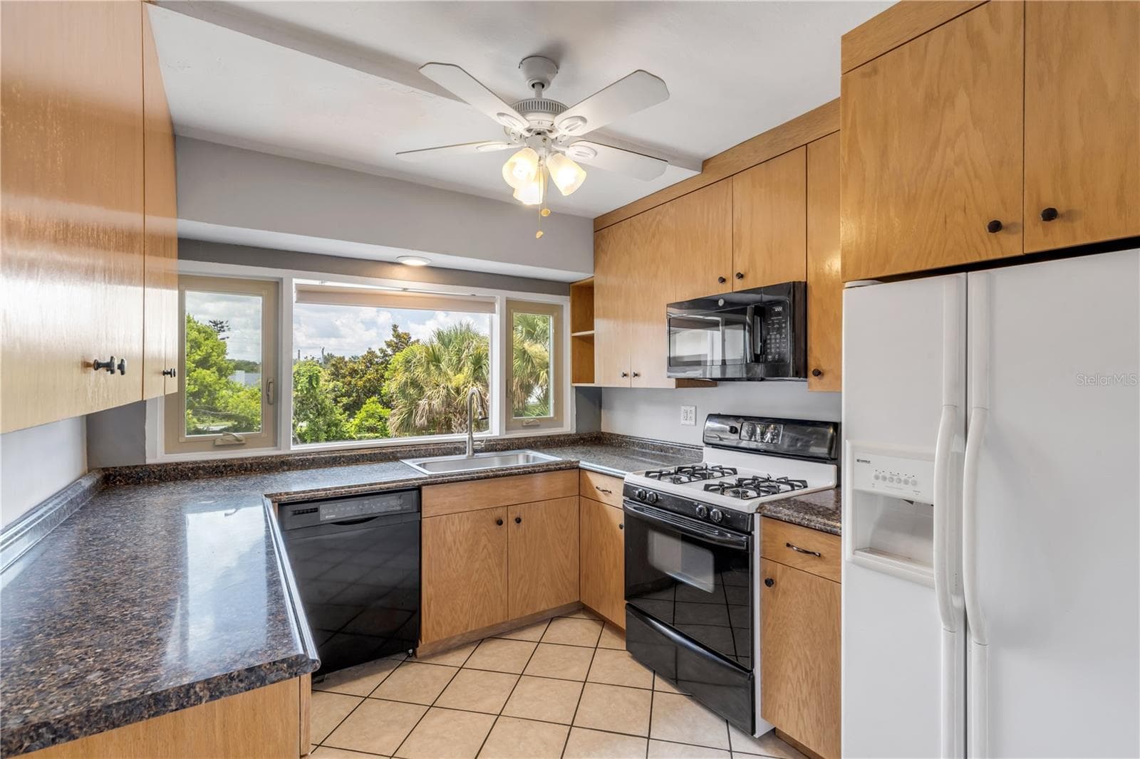 516 WISTERIA ROAD — photo 11 of 30
