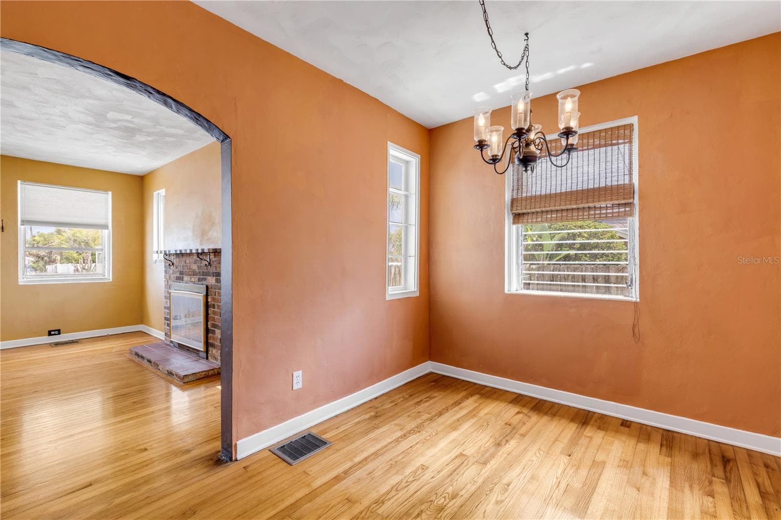 516 WISTERIA ROAD — photo 9 of 30